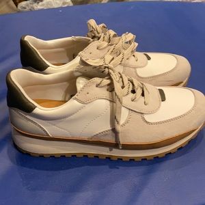 Universal threads Maria Sneaker